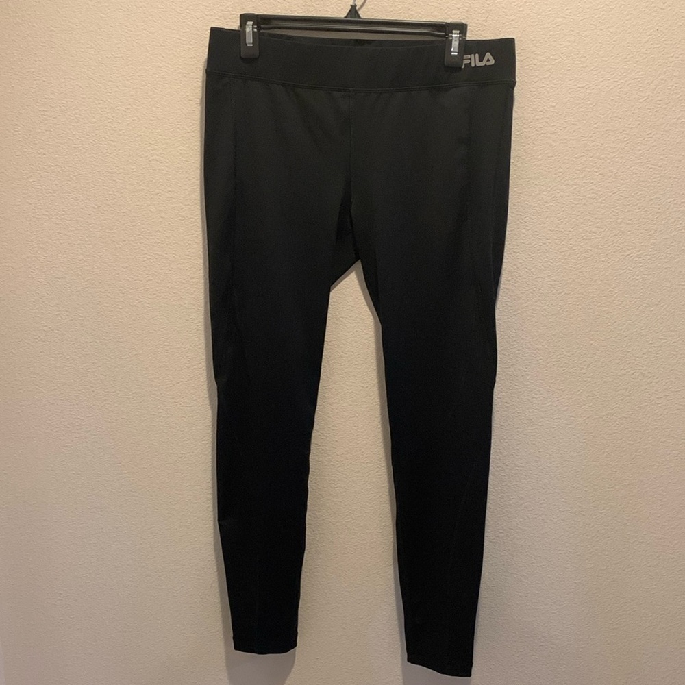 NWOT FILA Sport Running Legging. Has zippers at ankles/Black. 88poly/12spandex L